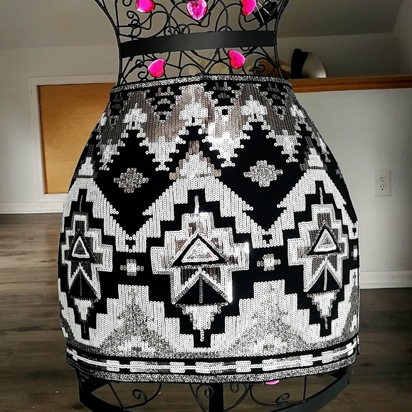 Express Dresses & Skirts - 🌵🌵🌵Express nice elegant white skirt size S